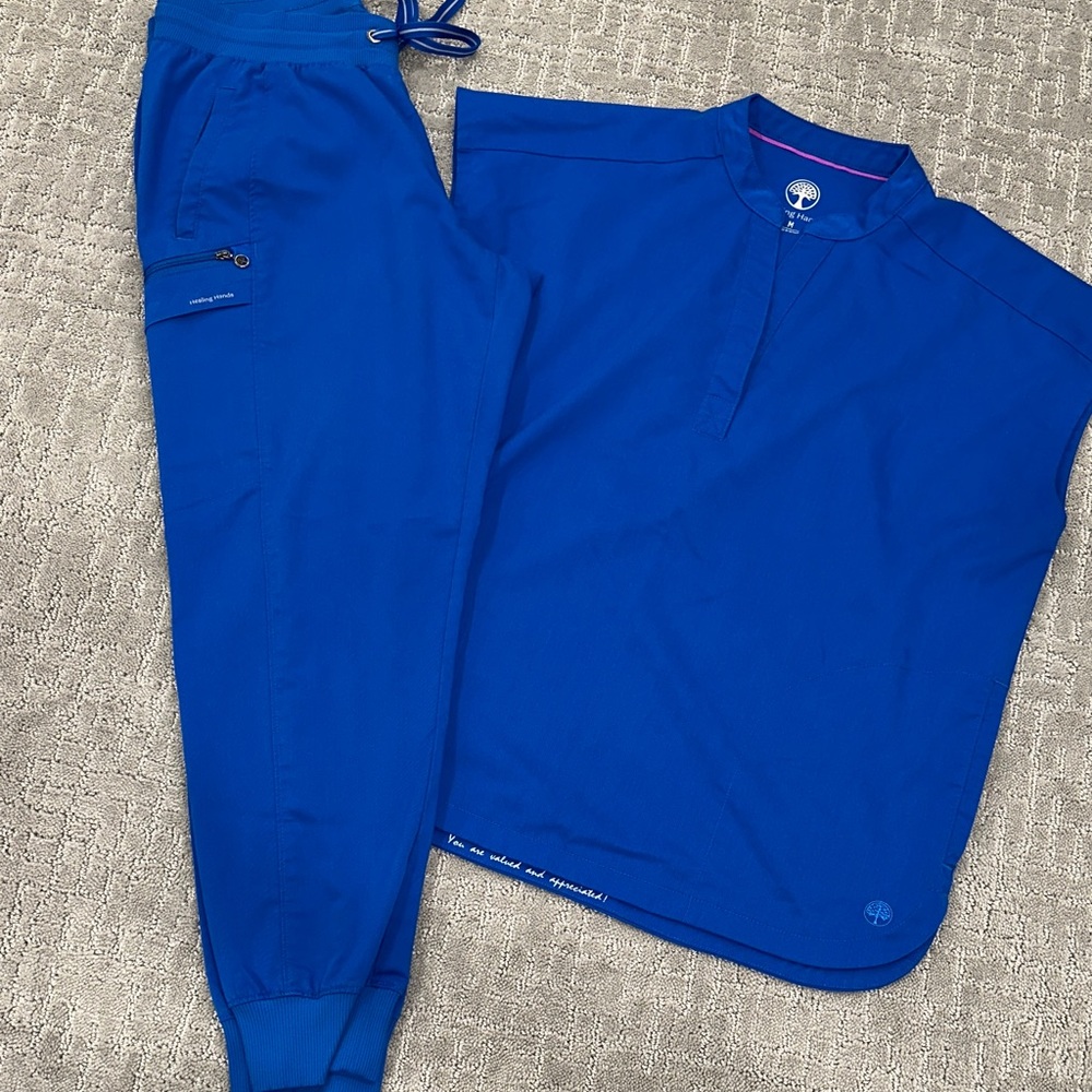 Women’s healing hands scrub set